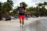 Curacao 2 januari 2009
Gerard Joling hard aan het lopen op Curacao. Hij loopt elke dag 10 km om fit te blijven.
Peter Smulders bv