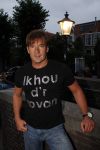 Breda 26 augustus 2008
Muziekfeest van de Tros op de grote markt in Breda. Gerard Joling met t shirt met tekst erop
Peter Smulders bv