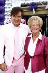 Amsterdam 27 april 2009
Feestje van Gerard Joling voor zijn 49e verjaardag bij cafe het Kalfje. moeder Gerard met vriend
Peter Smulders bv