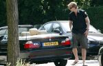 Amsterdam 10 mei 2008
Gijs Staverman met zijn hond in BMW cabrio en wandelend op straat met honden kussen