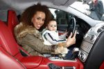 Breukelen 5 april 2008
Glennis Grace en haar vriend Moos en zoontje Antony krijgen hun nieuwe mercedes bij neijenrode.
Peter Smulders b v