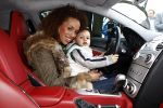 Breukelen 5 april 2008
Glennis Grace en haar vriend Moos en zoontje Antony krijgen hun nieuwe mercedes bij neijenrode.
Peter Smulders b v