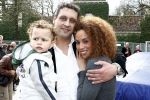 Breukelen 5 april 2008
Glennis Grace en haar vriend Moos en zoontje Antony krijgen hun nieuwe mercedes bij neijenrode.
Peter Smulders b v