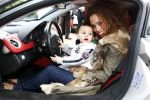 Breukelen 5 april 2008
Glennis Grace en haar vriend Moos en zoontje Antony krijgen hun nieuwe mercedes bij neijenrode.
Peter Smulders b v