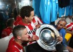 Arnhem, 20 April 2008 Kompetitiewedstrijd Vitesse-PSV, eindstand 0-1 Seizoen 2007/2008
PSV Landskampioen 
Doelman Huerelho Gomes samen met Ibrahim Afellay en Otman Bakkal met de kampioensschaal