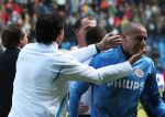 Arnhem, 20 April 2008 Kompetitiewedstrijd Vitesse-PSV, eindstand 0-1 Seizoen 2007/2008
PSV Landskampioen 
Een emotionele doelman Huerelho Gomes samen met Luc v Agt