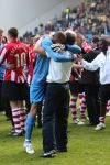 Arnhem, 20 April 2008 Kompetitiewedstrijd Vitesse-PSV, eindstand 0-1 Seizoen 2007/2008
PSV Landskampioen 
Een emotionele doelman Huerelho Gomes samen met Mart v d Heuvel