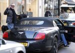 Amsterdam 14 december 2007
Gordon met zijn nieuwe vriend en nieuwe Bentley cabrio op de pc hooftstraat.