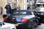 Amsterdam 14 december 2007
Gordon met zijn nieuwe vriend en nieuwe Bentley cabrio op de pc hooftstraat.
