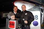 Schiphol Oost 2 november 2007
Gordon bij presentatie radio 538 met Jan Willem Bruggenwirth  en Kimberly Berkt en .....