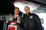 Schiphol Oost 2 november 2007
Gordon bij presentatie radio 538 met Jan Willem Bruggenwirth  en Kimberly Berkt en ......