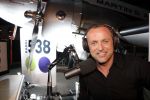 Schiphol Oost 2 november 2007
Gordon bij presentatie radio 538 met Jan Willem Bruggenwirth  en Kimberly Berkt en ......