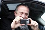 Aalsmeer 5 februari 2009
Gordon maakt vanuit zijn auto een foto van mij met de aller nieuwste sony erisson met maar liefst 8.2 miljoen pixels.
Peter Smulders bv