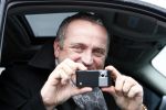 Aalsmeer 5 februari 2009
Gordon maakt vanuit zijn auto een foto van mij met de aller nieuwste sony erisson met maar liefst 8.2 miljoen pixels.
Peter Smulders bv