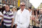 Amsterdam 7 mei 2008
Gordon verkoopt verzekeringen op de albert cuypmarkt en eet daarna een lekker patatje / frietje.
Peter Smulders bv
