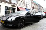 Amsterdam 29 maart 2008
Gordon met zijn bentley cabrio op de pc hooftstraat.