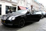 Amsterdam 29 maart 2008
Gordon met zijn bentley cabrio op de pc hooftstraat.