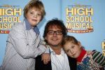 Tilburg 25 januari 2009
Premiere High school musical in schouwburg Tilburg. Guus Meeuwis met kinderen
Peter Smulders bv