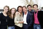 Amsterdam 7 februari 2008
Perspresentatie van sbs 6 net 5 en veronica in de angel studio's. Hans Kazan met zijn vrouw Wendy  en kinderen Renzo Lara Oscar en schoondochter Mara v Olst