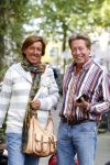 Hans Kazan met vrouw Wendy en kinderen in Amsterdam na thuiskomst van 