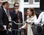 Amsterdam 27 mei 2008
Hans Teeuwen en Carice v Houten aan de wandel in Amsterdam.