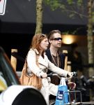 Amsterdam 27 mei 2008
Hans Teeuwen en Carice v Houten aan de wandel in Amsterdam.