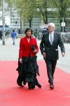 Utrecht 28 april 2009
Pieter v Vollenhoven viert zijn 70e verjaardag in het Beatrix theater in Utrecht. Hans Wiegel met zijn vriendin
Peter Smulders bv