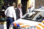 Hoorn 30 maart 2009
Hans v Hemert in gesprek met de politie na weigeren bij begrafenis van Martin Brozius.
Peter Smulders bv