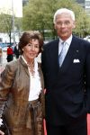 Utrecht 28 april 2009
Pieter v Vollenhoven viert zijn 70e verjaardag in het Beatrix theater in Utrecht. Hans v d Broek met zijn vrouw
Peter Smulders bv
