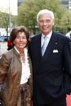 Utrecht 28 april 2009
Pieter v Vollenhoven viert zijn 70e verjaardag in het Beatrix theater in Utrecht. Hans v d Broek met zijn vrouw
Peter Smulders bv