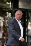 Amsterdam 26 juni 2008
Harry Mens op straat bij zijn nieuwe jaguar.