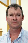Praia da luz 3 mei 2008
Vandaag was het precies 1 jaar geleden dat Madeleine Mc Cann verdwenen is.  Ze sliepen toen in hotel ocean Club. Op deze dag was er een herdenkingsdiens in de kerk van het dorp. Familie, Michael Wright Sandy Cameron   waren aanwezig. Er waren veel cameraploegen en fotograven aanwezig.
Peter Smulders bv