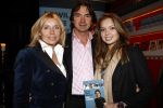 Amsterdam 15 februari 2008
Presentatie boek Hein Vergeer  in de ijsbar in amsterdam. Jack v Gelder en Erica Terpstra ontvangen het eerste boek. Hdein Vergeer met vrouw en dochter
Peter Smulders bv