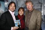 Amsterdam 15 februari 2008
Presentatie boek Hein Vergeer  in de ijsbar in amsterdam. Jack v Gelder en Erica Terpstra ontvangen het eerste boek. Ted Troost
Peter Smulders bv