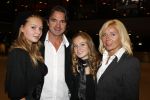 Rotterdam 25 oktober 2007
Premiere Holiday on ice in ahoy. Hein Vergeer met vrouw en dochters