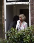 Laren 1 en 2 maart 2008
Sander Vahle heeft bij zijn vriendin Heleen Kolff geslapen en gaat daarna met haar naar zijn nieuwe huis kijken.
Peter Smulders bv