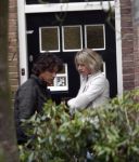Laren 1 en 2 maart 2008
Sander Vahle heeft bij zijn vriendin Heleen Kolff geslapen en gaat daarna met haar naar zijn nieuwe huis kijken.
Peter Smulders bv