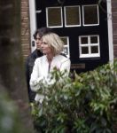 Laren 1 en 2 maart 2008
Sander Vahle heeft bij zijn vriendin Heleen Kolff geslapen en gaat daarna met haar naar zijn nieuwe huis kijken.
Peter Smulders bv