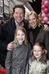 Amsterdam 12 april 2008
Henkjan Smits  met vrouw en kinderen bij de premiere van Morrison krijgt een zusje.