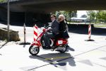 Amsterdam 12 mei 2009
Het blad Grazia organiseert samen met vespa scooters een leuke rally door amsterdam heen. Tobias Ebbinge en Hilmar Mulder
Peter Smulders bv