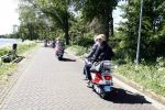 Amsterdam 12 mei 2009
Het blad Grazia organiseert samen met vespa scooters een leuke rally door amsterdam heen. Tobias Ebbinge en Hilmar Mulder
Peter Smulders bv