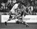 1979 Huub Stevens in duel met Johan Cruyff