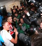Ferd van Odenhoven
Arnhem, 20 April 2008 Kompetitiewedstrijd Vitesse-PSV, eindstand 0-1 Seizoen 2007/2008
PSV Landskampioen
Ibrahim Afellay en Balazs Dzsudzsak met de kampioensschaal