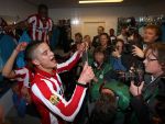 Ferd van Odenhoven
Arnhem, 20 April 2008 Kompetitiewedstrijd Vitesse-PSV, eindstand 0-1 Seizoen 2007/2008
PSV Landskampioen
Ibrahim Afellay met de kampioensschaal