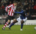 Eindhoven, 12 December 2007
Champions League wedstrijd PSV-Internationale Milan, eindstand 0-1 Seizoen 2007/2008
Ismail Aissati in duel met Nelson Enriue Lopez Rivas