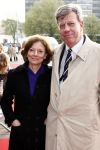 Utrecht 28 april 2009
Pieter v Vollenhoven viert zijn 70e verjaardag in het Beatrix theater in Utrecht. Ivo Opstelten met zijn vrouw
Peter Smulders bv