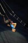 Amsterdam 17 december 2007
Jaap Jongbloed met moeder en kinderen bij tros kerstcircus. Jaap doet trapese act.
