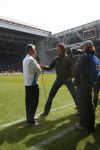 Arnhem, 20 April 2008 Kompetitiewedstrijd Vitesse-PSV, eindstand 0-1 Seizoen 2007/2008
PSV Landskampioen 
TV verslaggever Jan Joost v Gangelen intervieuwt PSV trainer Sef Vergoossen voor aan vang van de wedstrijd voor RTL