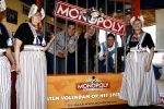 Volendam 22 januari 2008
Nick en Simon Jan Keizer en George Baker promoten dat de plaats volendam op een nieuw monopoly spel komt.