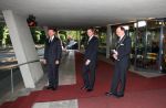 Apeldoorn, 8 Mei 2009
Speciale Herdenkingsdienst voor de slachtoffers van de ramp op Koninginnedag
Veel Politie, overal afzettingen met grote betonblokken.
Jan Peter Balkenende met burgemeester Fred de Graaf en Clemens Cornielje ( Commissaris van de Koningin van de Provincie Gelderland )
Foto Peter Smulders